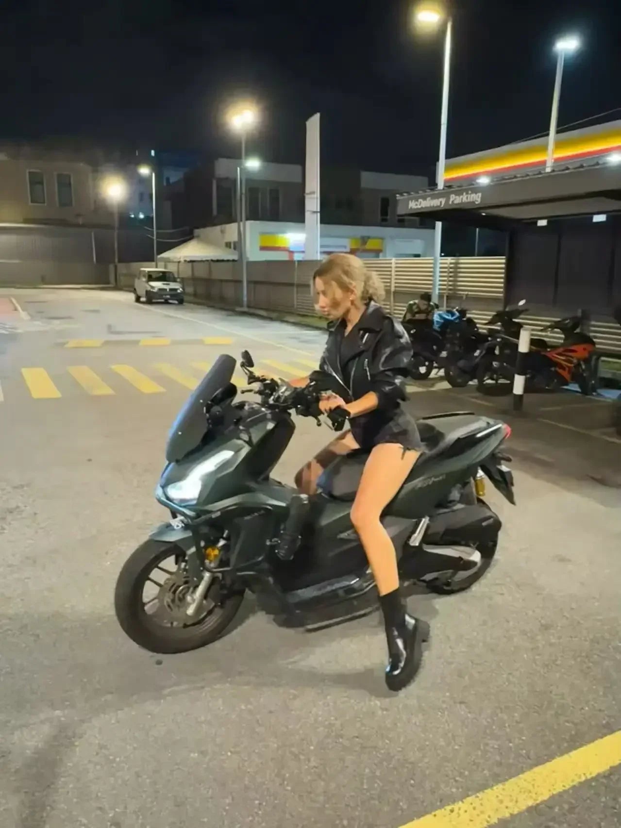 Women’s Oversized Vintage Faux Leather Jacket – Belted Streetwear Coat